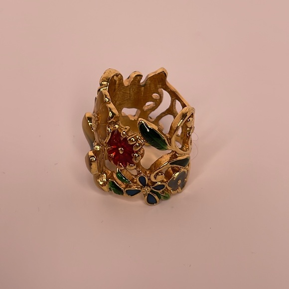 GUESS Ring Gold Tone Butterfly Flowers Enamel Ring - Picture 3 of 8